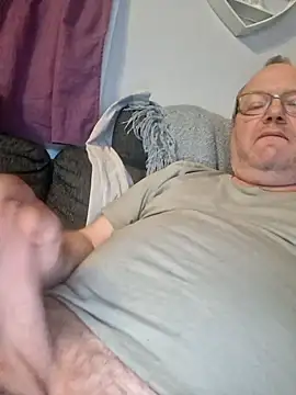 pettson72 online show from April 21, 2026, 8:37 pm