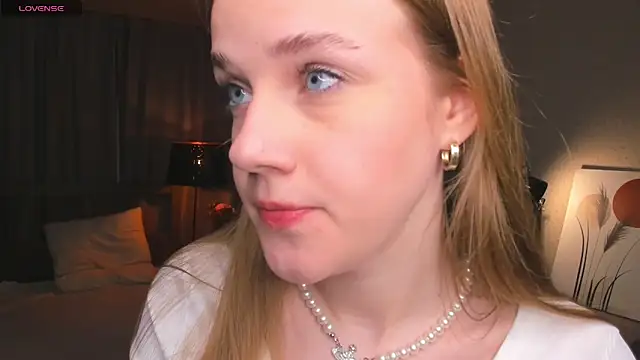 Snapshot of OdellaFrake chatting on September 12, 2025, 8:08 pm OdellaFrake online show from September 12, 2025, 8:08 pm
