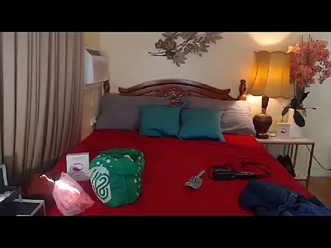 TyraEvangelista online show from November 12, 2025, 2:59 am