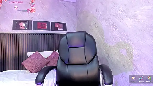 dark  nymph online show from September 9, 2025, 12:25 pm