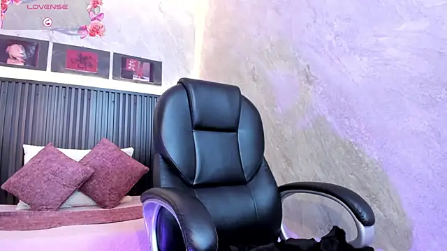 dark  nymph online show from September 16, 2025, 12:28 pm