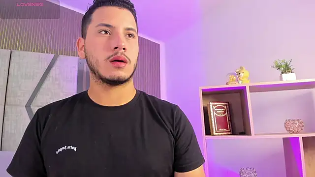 Snapshot of Axel_grey_ chatting on March 10, 2026, 12:42 pm Axel grey online show from March 10, 2026, 12:42 pm