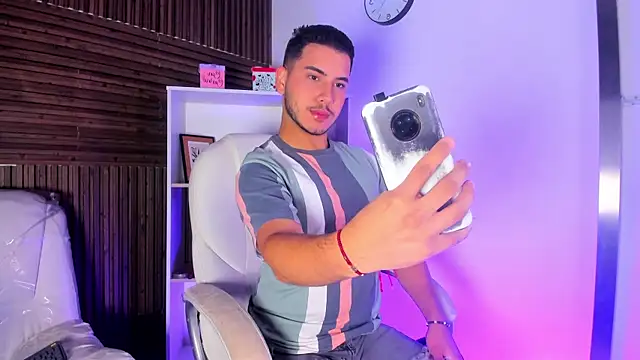 Axel grey  online show from November 24, 2025, 12:27 pm