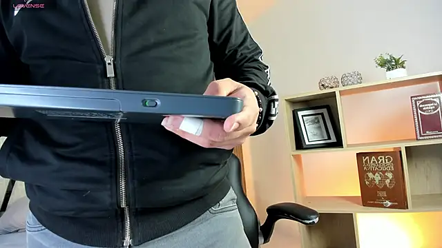 Snapshot of Axel_grey_ chatting on April 13, 2026, 12:42 pm Axel grey online show from April 13, 2026, 12:42 pm