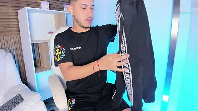 Axel grey  online show from September 11, 2025, 11:54 am