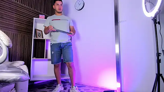 Axel grey  online show from November 30, 2025, 1:12 pm