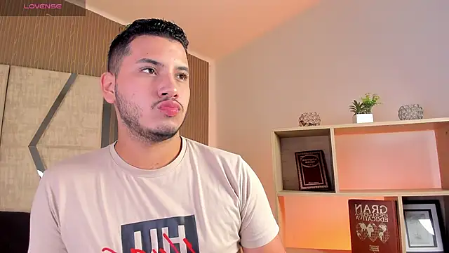 Snapshot of Axel_grey_ chatting on April 10, 2026, 12:45 pm Axel grey online show from April 10, 2026, 12:45 pm