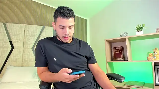 Snapshot of Axel_grey_ chatting on March 25, 2026, 12:37 pm Axel grey online show from March 25, 2026, 12:37 pm