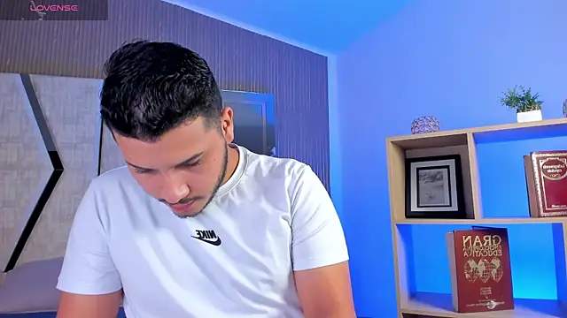 Snapshot of Axel_grey_ chatting on April 16, 2026, 12:50 pm Axel grey online show from April 16, 2026, 12:50 pm