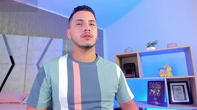 Snapshot of Axel_grey_ chatting on April 1, 2026, 12:39 pm Axel grey online show from April 1, 2026, 12:39 pm