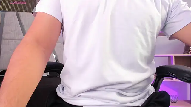 Snapshot of Axel_grey_ chatting on February 20, 2026, 12:51 pm Axel grey online show from February 20, 2026, 12:51 pm