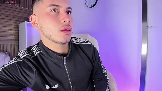 Axel grey  online show from October 17, 2025, 12:18 pm