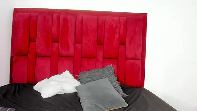 Snapshot of LilithVibe_ chatting on October 24, 2025, 3:05 am LilithVibe online show from October 24, 2025, 3:05 am