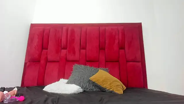 Snapshot of LilithVibe_ chatting on October 25, 2025, 4:11 am LilithVibe online show from October 25, 2025, 4:11 am