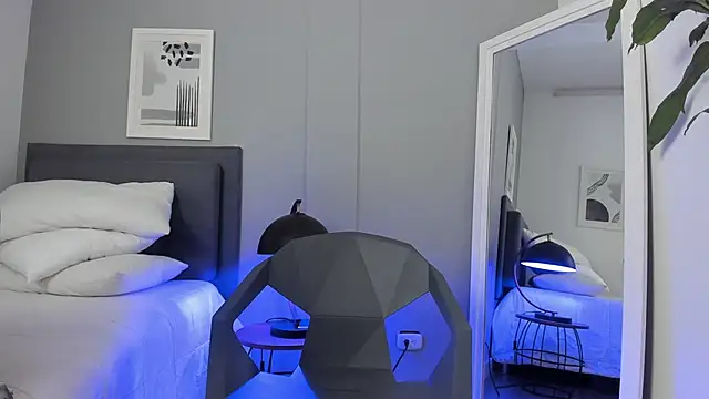 Snapshot of Tylerffoxx chatting on September 8, 2025, 8:52 pm Tylerffoxx online show from September 8, 2025, 8:52 pm