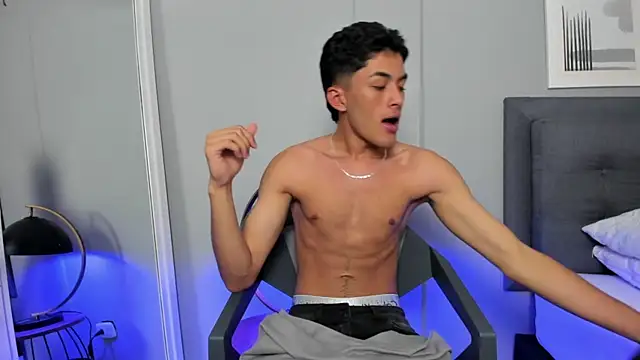 Snapshot of Tylerffoxx chatting on November 11, 2025, 7:41 pm Tylerffoxx online show from November 11, 2025, 7:41 pm