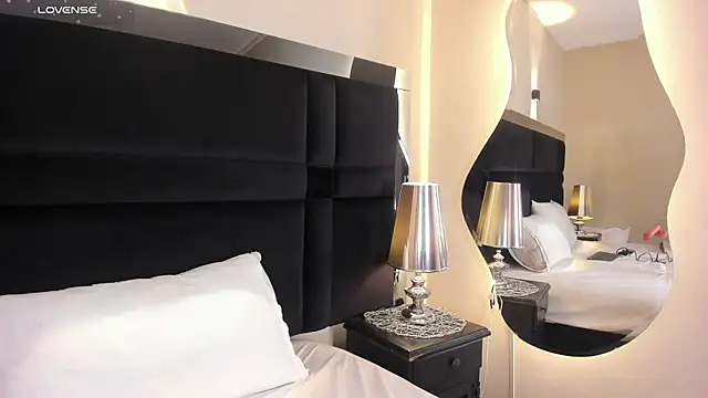 Snapshot of CarolineLee_ chatting on July 3, 2026, 10:49 pm CarolineLee online show from July 3, 2026, 10:49 pm