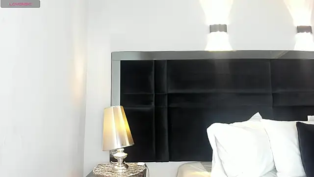 CarolineLee  online show from March 19, 2026, 10:32 pm