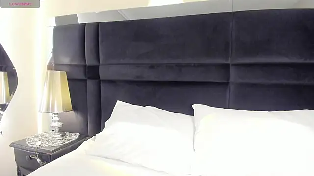 Snapshot of CarolineLee_ chatting on May 8, 2026, 10:35 pm CarolineLee online show from May 8, 2026, 10:35 pm