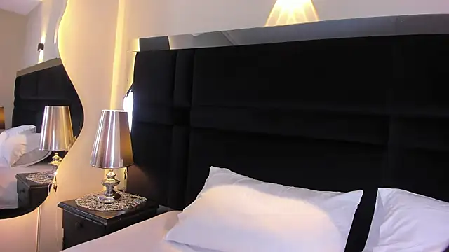 Snapshot of CarolineLee_ chatting on June 30, 2026, 10:43 pm CarolineLee online show from June 30, 2026, 10:43 pm