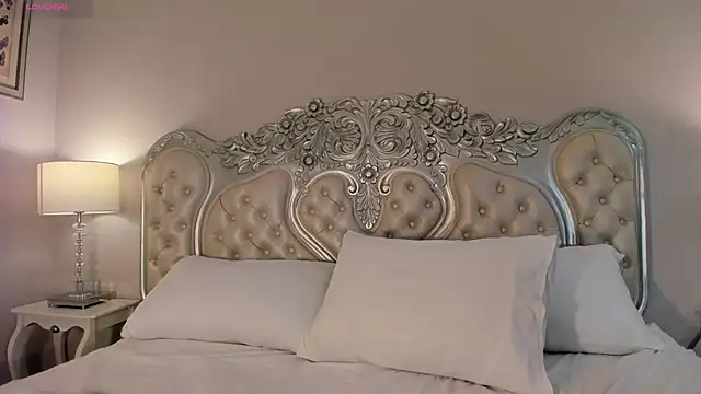 CarolineLee  online show from January 12, 2026, 10:36 pm