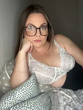 whitequeen xxx online show from October 7, 2025, 8:21 pm