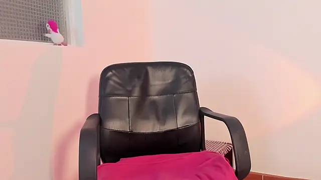 marie pourtoii online show from October 13, 2025, 1:07 am