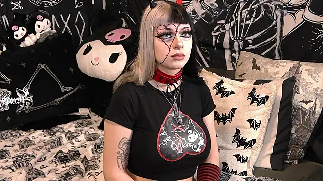 Snapshot of Paige_Turner chatting on February 14, 2026, 11:27 pm Paige Turner online show from February 14, 2026, 11:27 pm