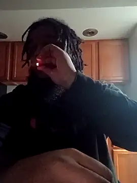 Snapshot of Longthickdick33 chatting on March 4, 2026, 12:40 am Longthickdick33 online show from March 4, 2026, 12:40 am