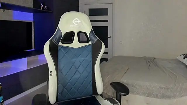 minadzukii online show from November 18, 2025, 6:11 pm