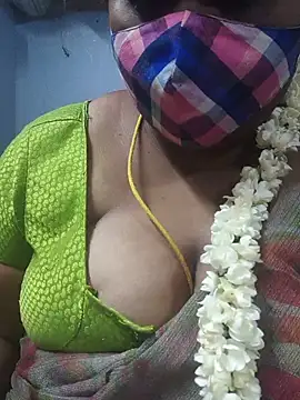 Snapshot of TAMIL_ELAKKIYA chatting on May 10, 2026, 4:53 pm TAMIL ELAKKIYA online show from May 10, 2026, 4:53 pm