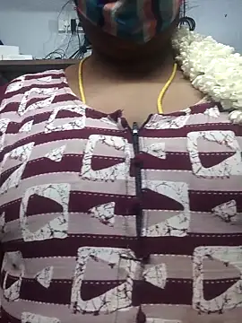 Snapshot of TAMIL_ELAKKIYA chatting on May 5, 2026, 4:32 pm TAMIL ELAKKIYA online show from May 5, 2026, 4:32 pm