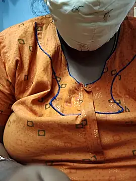 Snapshot of TAMIL_ELAKKIYA chatting on February 9, 2026, 6:11 am TAMIL ELAKKIYA online show from February 9, 2026, 6:11 am