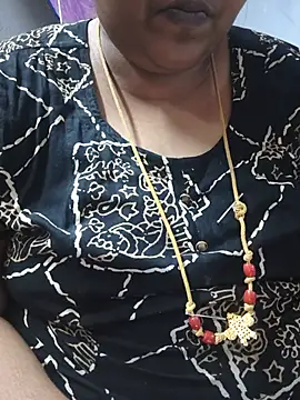 Snapshot of TAMIL_ELAKKIYA chatting on August 7, 2026, 6:41 am TAMIL ELAKKIYA online show from August 7, 2026, 6:41 am