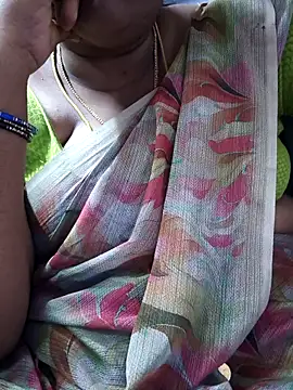 Snapshot of TAMIL_ELAKKIYA chatting on December 19, 2025, 8:06 am TAMIL ELAKKIYA online show from December 19, 2025, 8:06 am