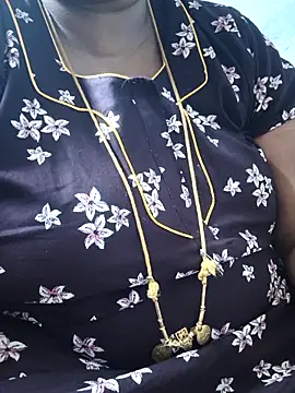 Snapshot of TAMIL_ELAKKIYA chatting on February 6, 2026, 7:54 pm TAMIL ELAKKIYA online show from February 6, 2026, 7:54 pm