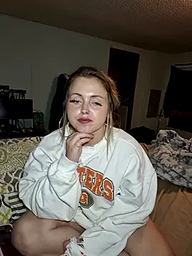 JuicyExxxperience online show from October 30, 2025, 11:30 am