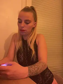 BrumeLove online show from April 11, 2026, 7:39 pm