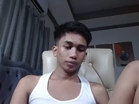 charlie0728 online show from December 21, 2025, 2:19 pm