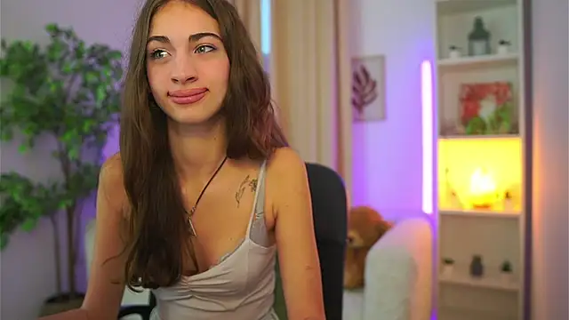 Snapshot of Sophie__Nice chatting on September 26, 2025, 2:35 pm Sophie Nice online show from September 26, 2025, 2:35 pm