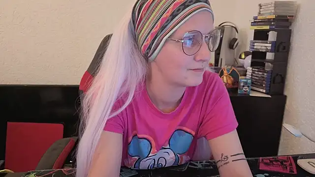 lisa yummi online show from March 16, 2026, 1:26 pm