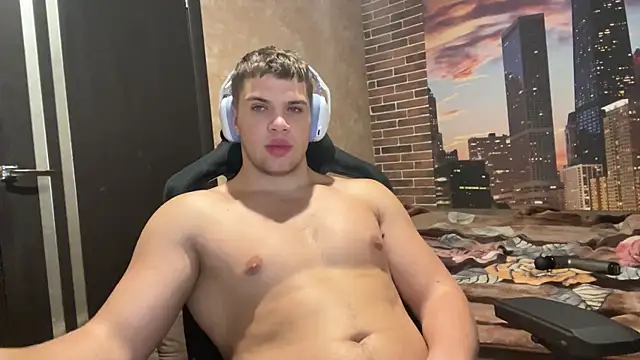 MusclePhantom online show from November 30, 2025, 10:10 pm