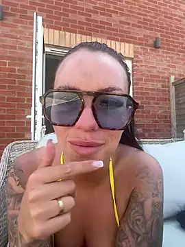 Snapshot of BELLABLACKXUK chatting on June 19, 2026, 12:33 pm BELLABLACKXUK online show from June 19, 2026, 12:33 pm