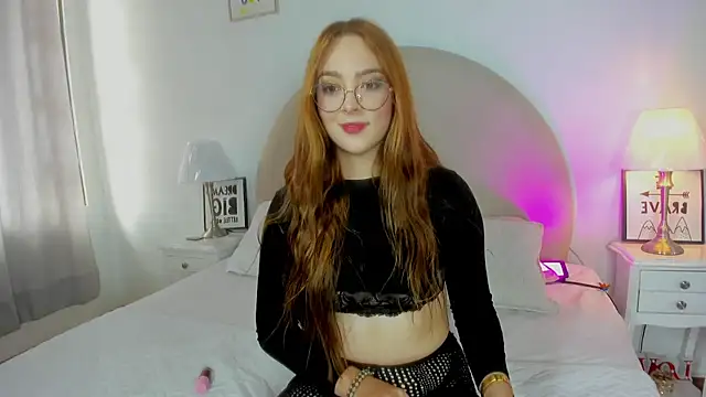 Snapshot of scarlett_roousse chatting on November 11, 2025, 8:14 pm scarlett roousse online show from November 11, 2025, 8:14 pm