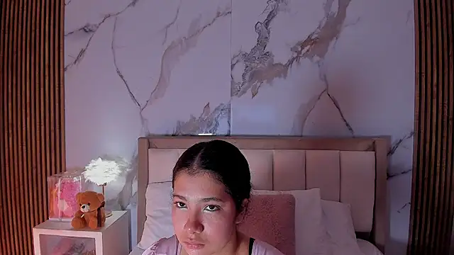 Snapshot of LunaRosse_ chatting on June 8, 2026, 10:27 am LunaRosse online show from June 8, 2026, 10:27 am