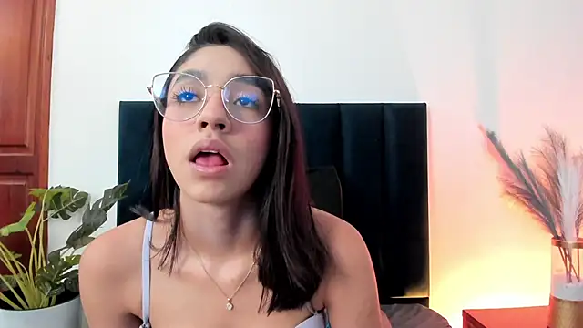 IvyJhons online show from September 24, 2025, 11:39 am