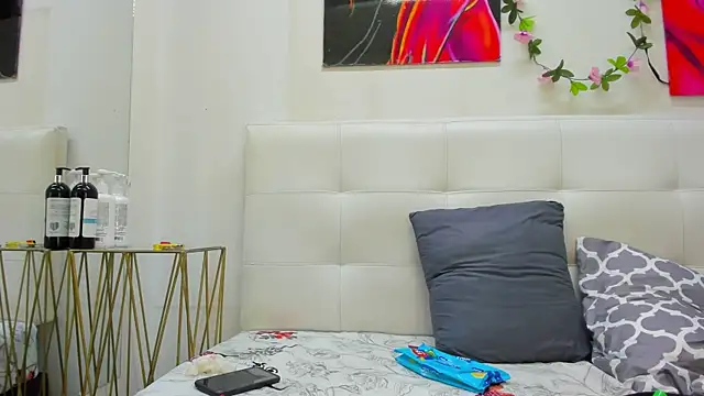 Snapshot of Lucia78couple chatting on December 4, 2025, 8:30 pm Lucia78couple online show from December 4, 2025, 8:30 pm