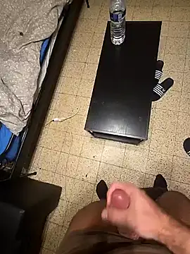 Snapshot of MushroomM1 chatting on October 7, 2025, 8:32 pm MushroomM1 online show from October 7, 2025, 8:32 pm