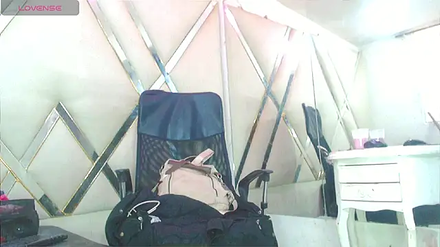 Snapshot of TifannyHott chatting on February 18, 2026, 7:32 pm TifannyHott online show from February 18, 2026, 7:32 pm