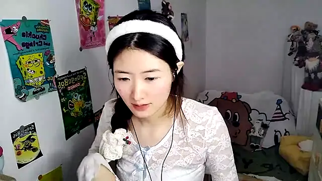 Moonlight-23 online show from October 16, 2025, 6:43 am